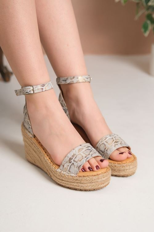 Şık Yılan Beyaz Dolgu Topuk Kadın Espadril Sandalet
